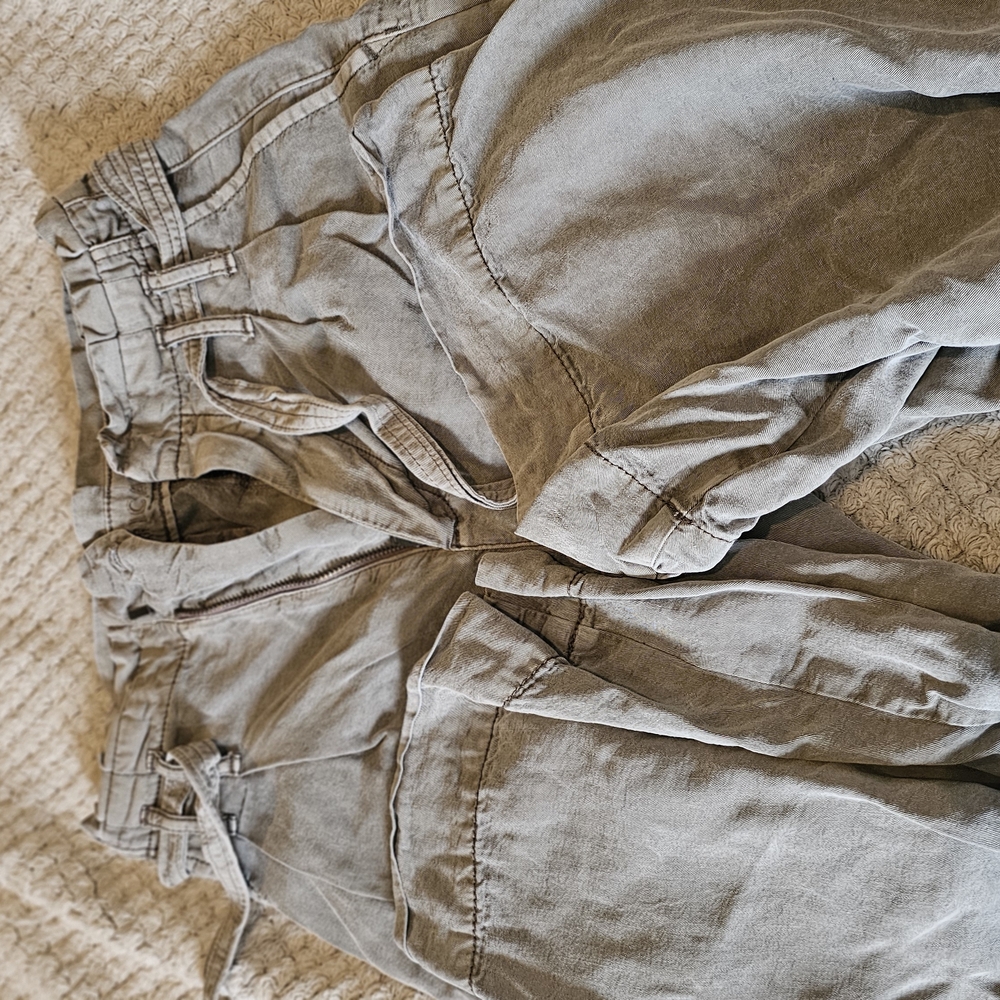 American Eagle Outfitters Women's Gray Cargo Pants